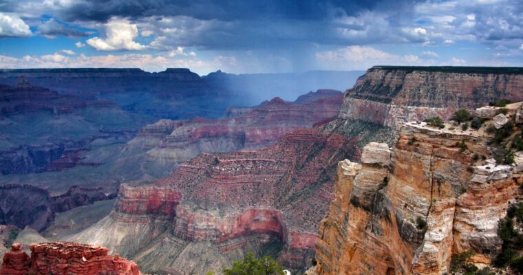 Explora la belleza natural del Gran Cañón del Colorado en Estados Unidos