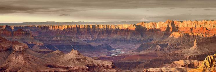 Descubre la majestuosidad del Parque Nacional del Gran Cañón Blanco del Colorado en Estados Unidos