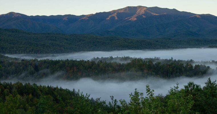 Descubre la maravilla natural de los Lagos Great Smoky en el Parque Nacional de Estados Unidos