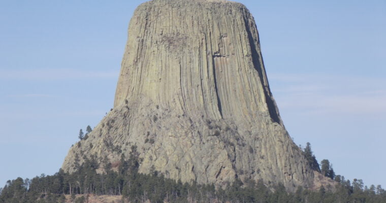 Monumento Nacional Devils Tower: La joya geológica de Estados Unidos